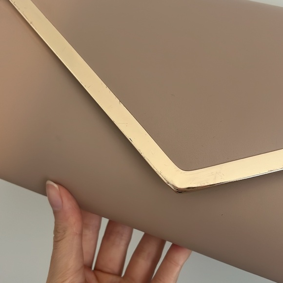 ALDO Side Bag w/ gold accent and chain - Picture 4 of 4